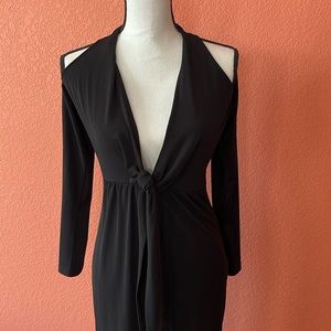 Beautiful black dress open in the shoulder